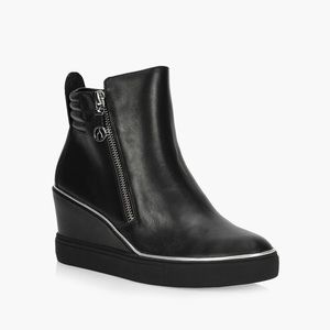 The Wishbone Collection Leather Nancy Boots Black Size 8